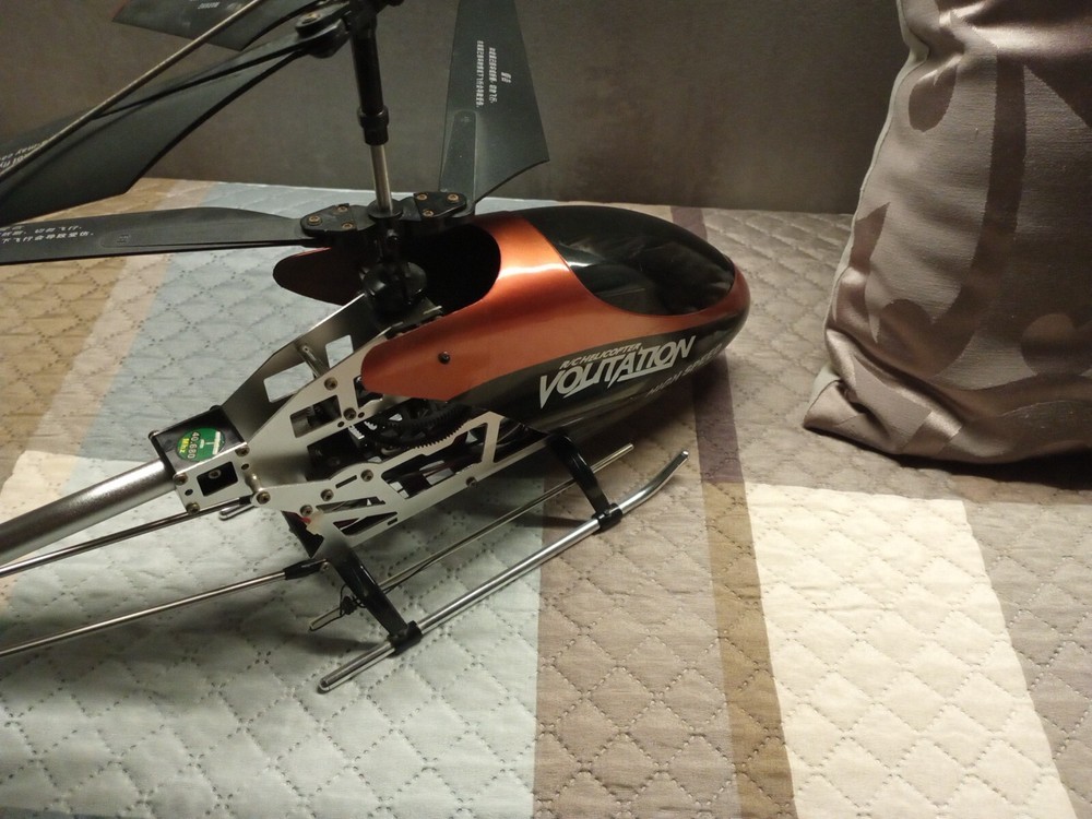 Volitation Helicopter 40,600Mhz + Remote Control