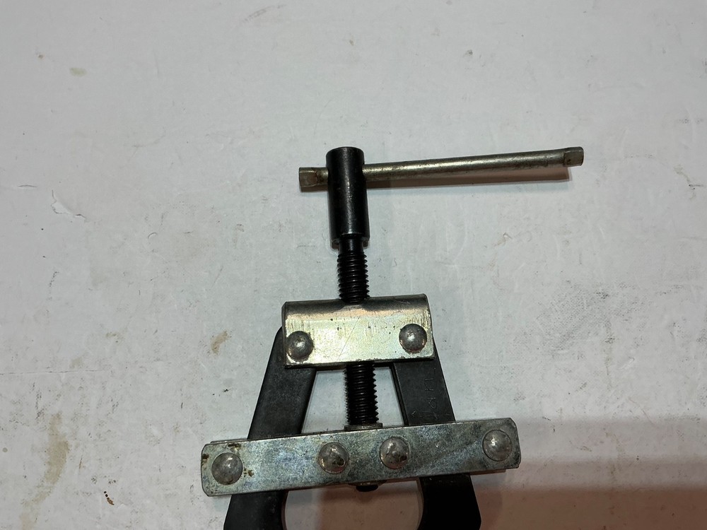 Jaw end roller chain puller fits 40, 50, 60, 80 chain USA made