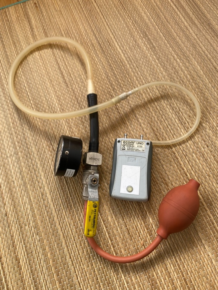 Ecom UNO Pressure Gauge