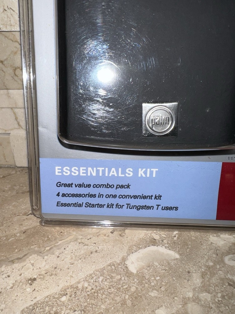 Palm Essentials Kit: Sync Cable Case & Stylus (P10896U)