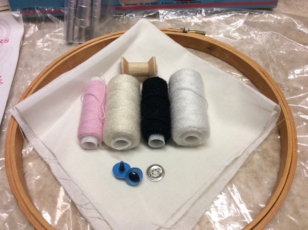 Emson Punch Loop Embroidery Connection Yarn Sculpture Craft Kit