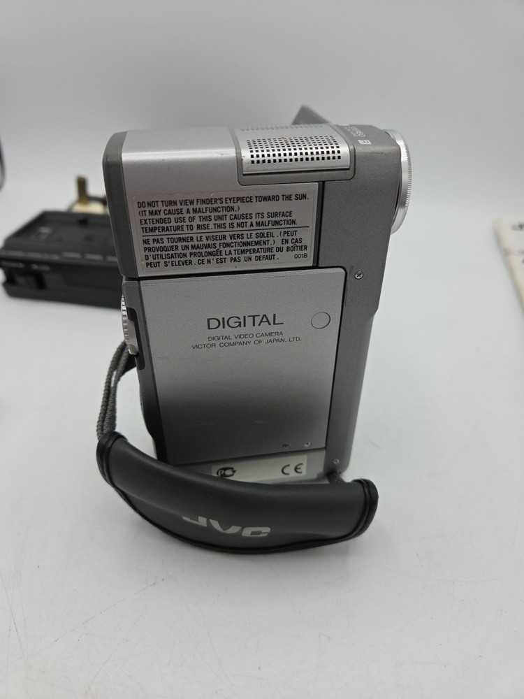 JVC Digital Video Camera GR-DVM5 Mini DV Pal Silver Compact Full Set-up