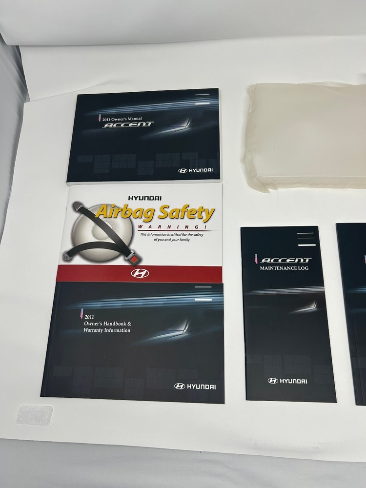 2011 Hyundai Accent Owner's Manual Set