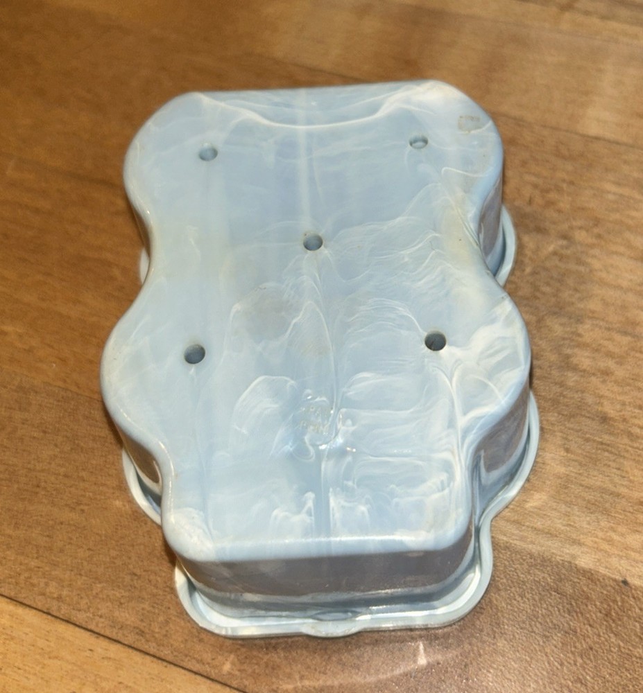 Vintage Kwik Thred Automatic Needle Threader BLUE SWIRL Plastic Box with spools