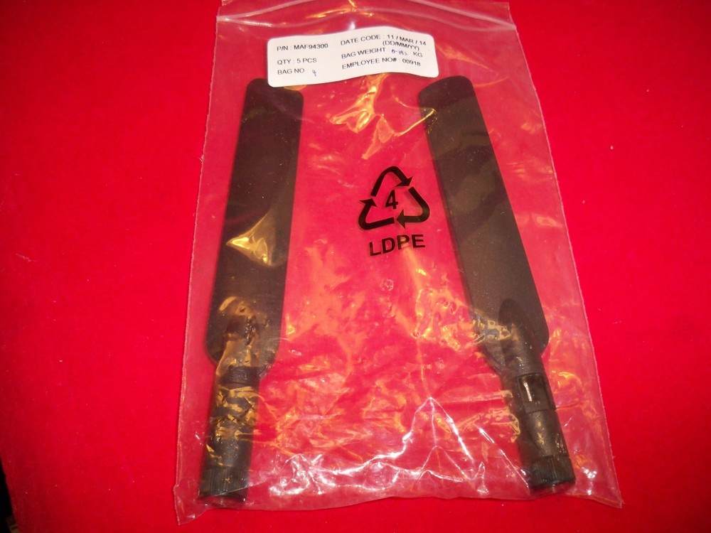 2 Laird Technologies Right Angle Antenna MAF94300