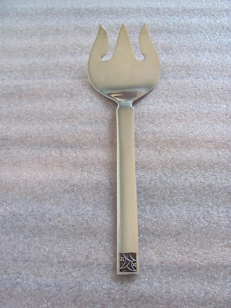 Evald Nielsen Denmark Silver 830 - Pattern #33 - Cake-Fork/Pastry Server 6 5/8"