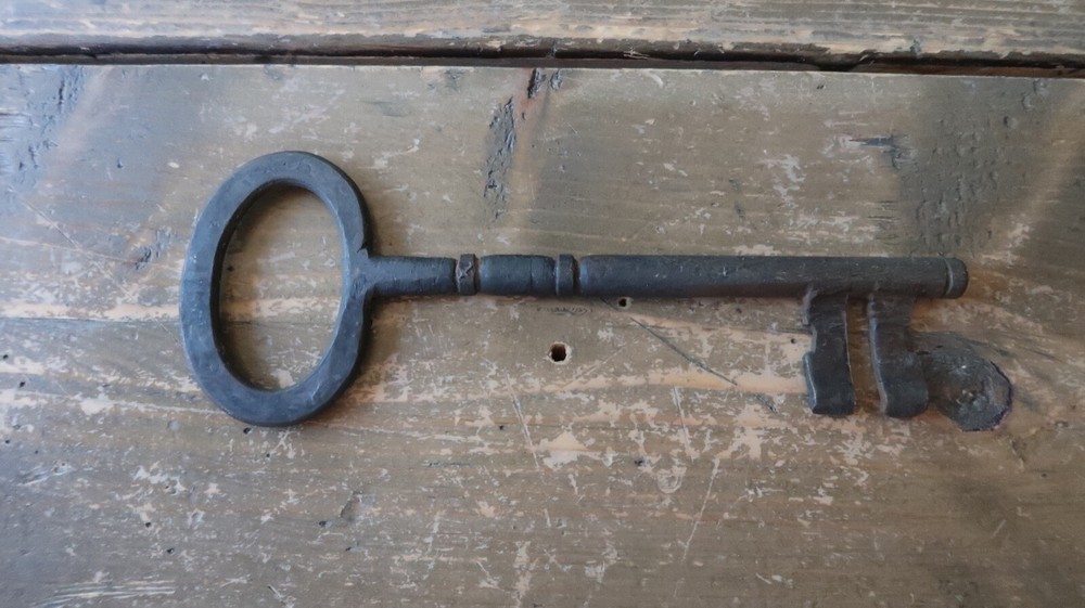Antique Iron Skeleton Key 6 5/8"