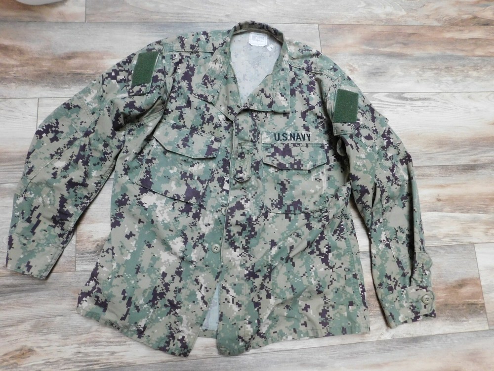 US NAVY WORKING BLOUSE COAT SIZE MEDIUM - REGULAR
