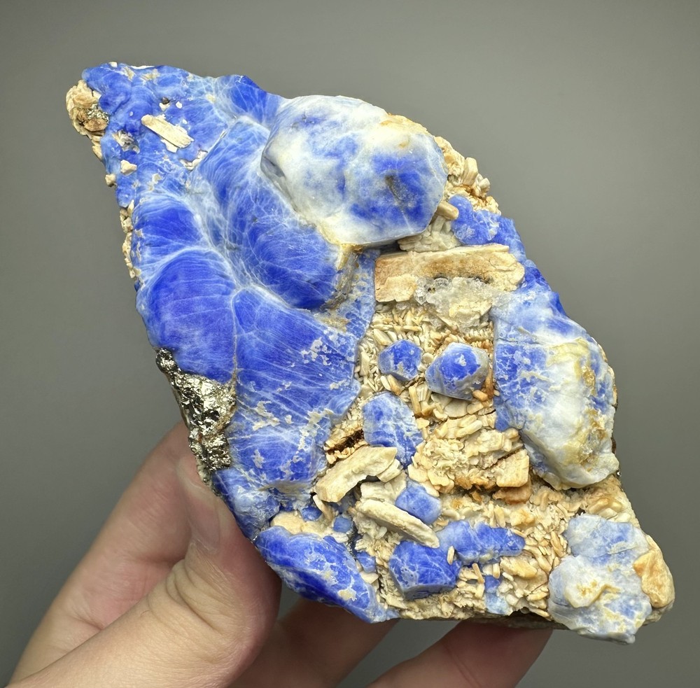 695 Gr. Fluorescent Phosphorescent Blue Hackmanite Crystals Cluster, Forsterite