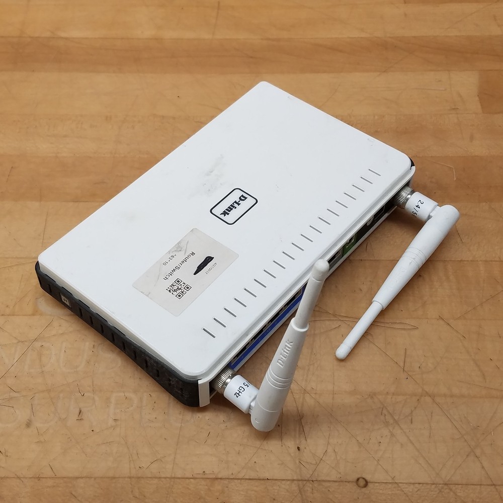 D-Link DIR-825 4-Port Wireless Router, 12V/2A Input - USED