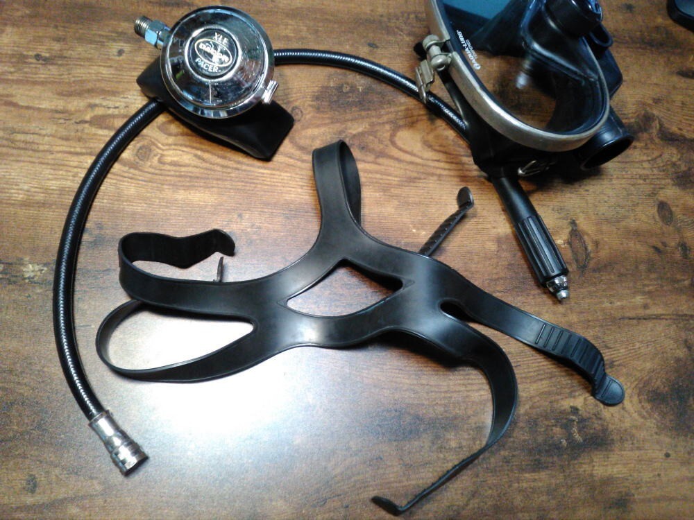 Aqua-Lung Full Face Mask/Regulator for Hookah Dive.