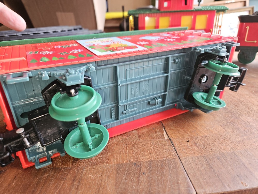 DISNEY G SCALE CHRISTMAS TRAIN - Untested