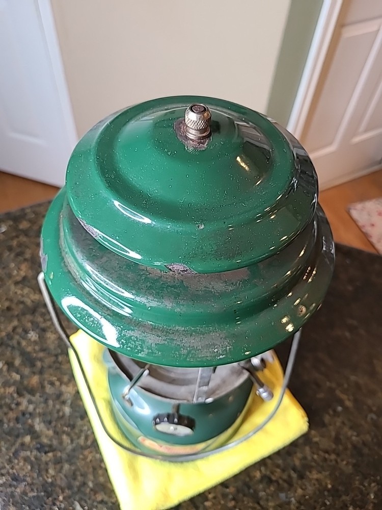 1972 Coleman Lantern Model 220F NEEDS A GLOBE Works!