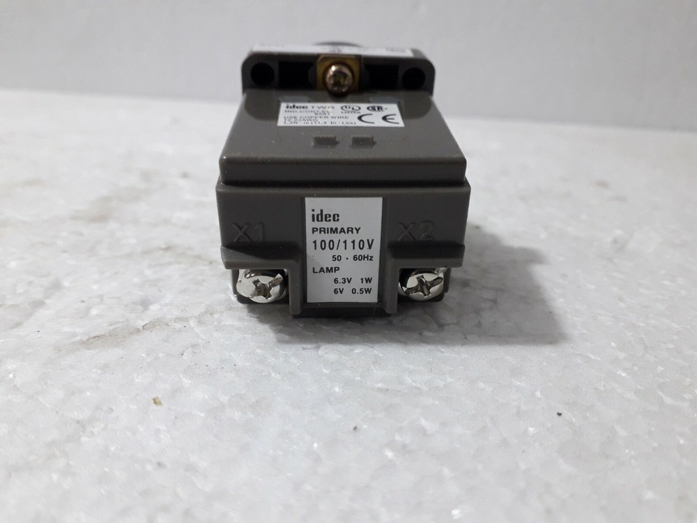 Idec Izumi APN116G-U Green Pilot Light Control Unit