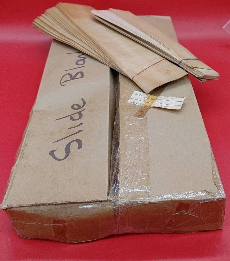 Plastic slide mounts Unknown Amount- 35mm slide mounts w/ extras