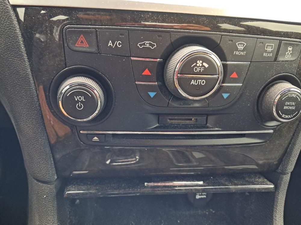 300 2014 Glove Box 4845961