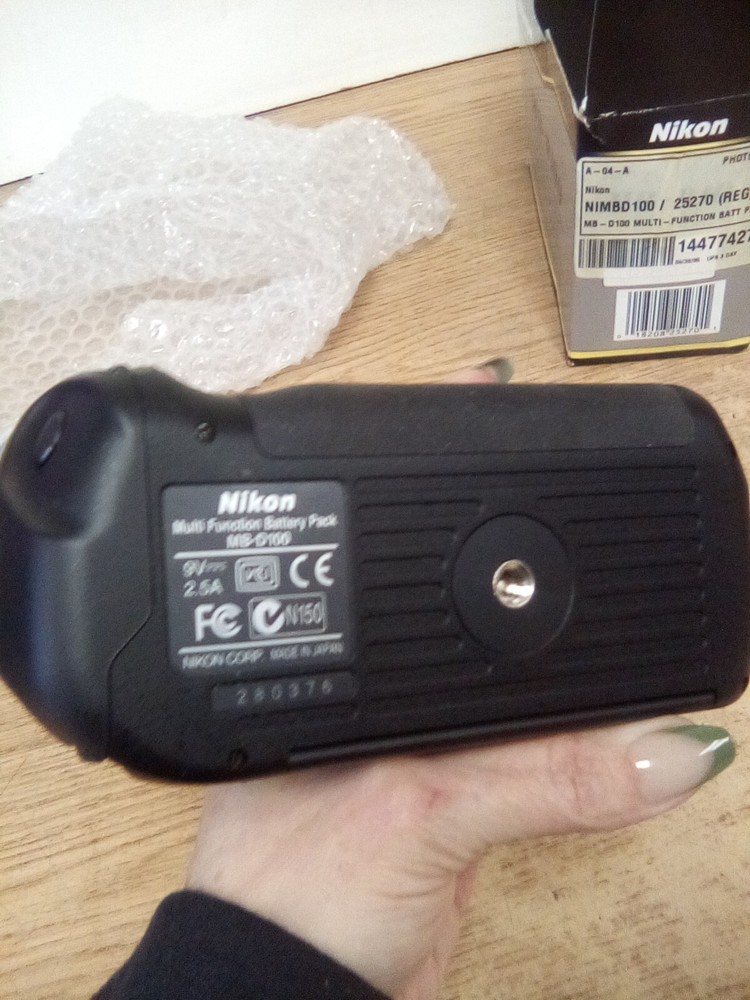 Nikon MB-D100 Multi Function Battery Pack