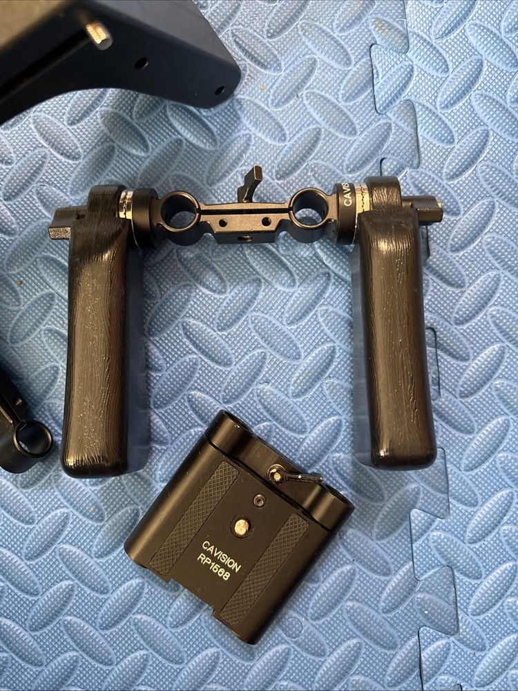 Cavision Shoulder Pad System With Dual Handgrips