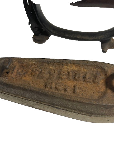 ANTIQUE SENSIBLE SAD IRON NO 1 WITH REMOVABLE HANDLE - 7" LONG