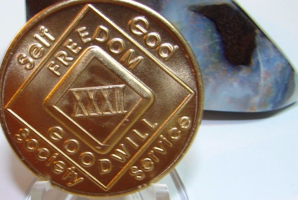 Narcotics Anonymous NA 32 Year Clean Bronze Medallion Recovery Chip Token