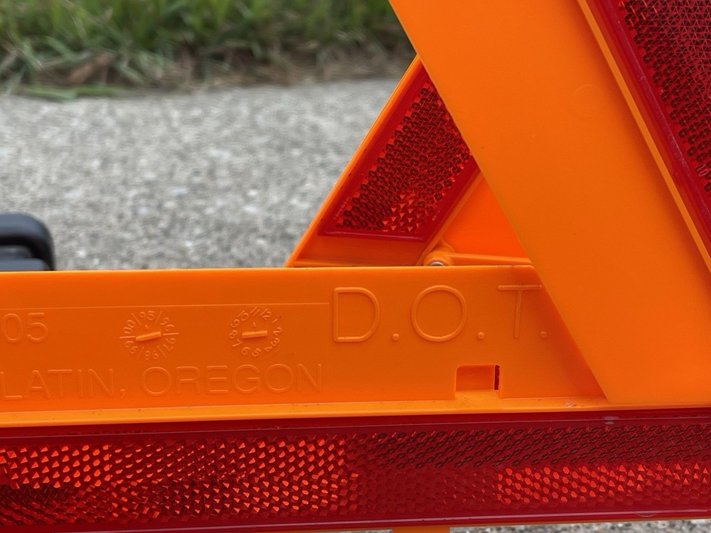 James King Co Roadside Warning Triangles 3 Pack Kit w/ Case Model 1005 Used