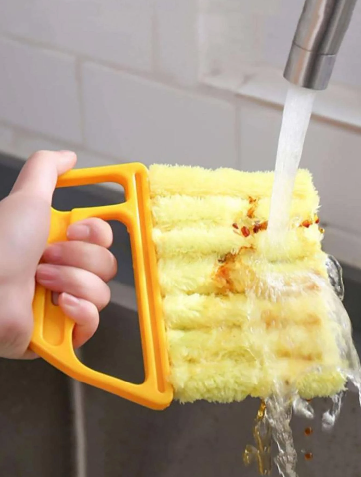 Plastic Shutter Cleaning Brush with Modern Handle Design for Home & Kitchen