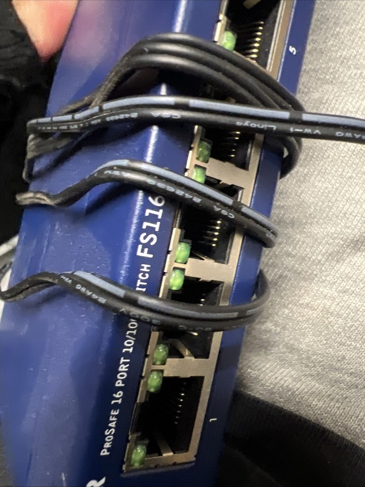 NETGEAR Prosafe 16-Port 10/100 Network Switch FS116