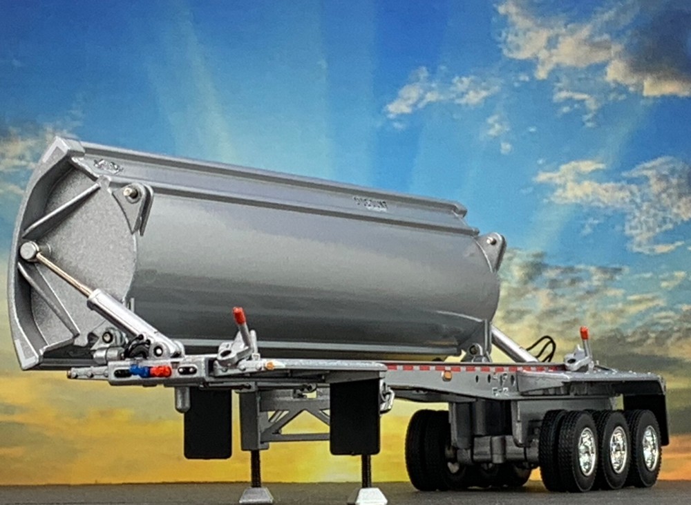 1/64 DCP SILVER SMITHCO TRI-AXLE SIDE DUMP TRAILER