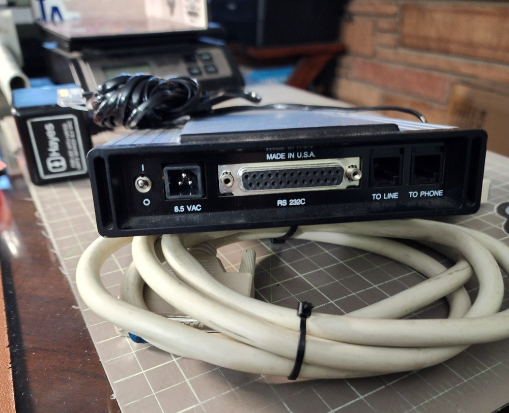 🔌HAYES Smartmodem 2400⚡Model 231AA⭐Complete w/Power Supply & Cables⚡Pre-Owned