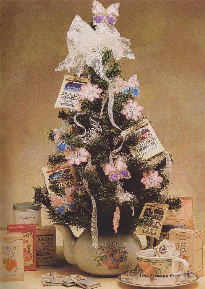 VHTF!!! OOP!!! PLASTIC CANVAS TINY TREASURE TREES MUST SEE!!!