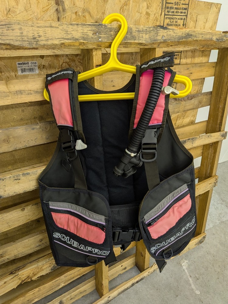 Scubapro BCD - Size Small