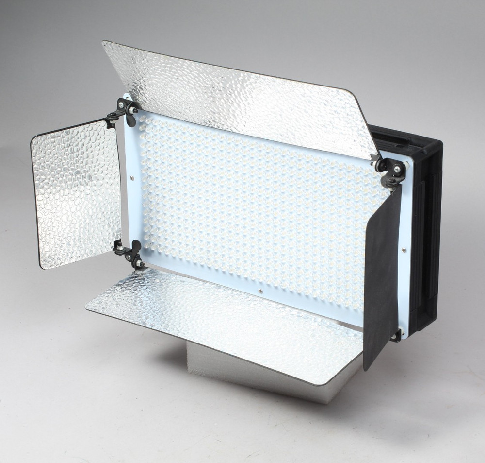 LS PHOTO PRO STUDIO LE500-ACC LED LIGHT PANEL W CORD TESTED & WORKING