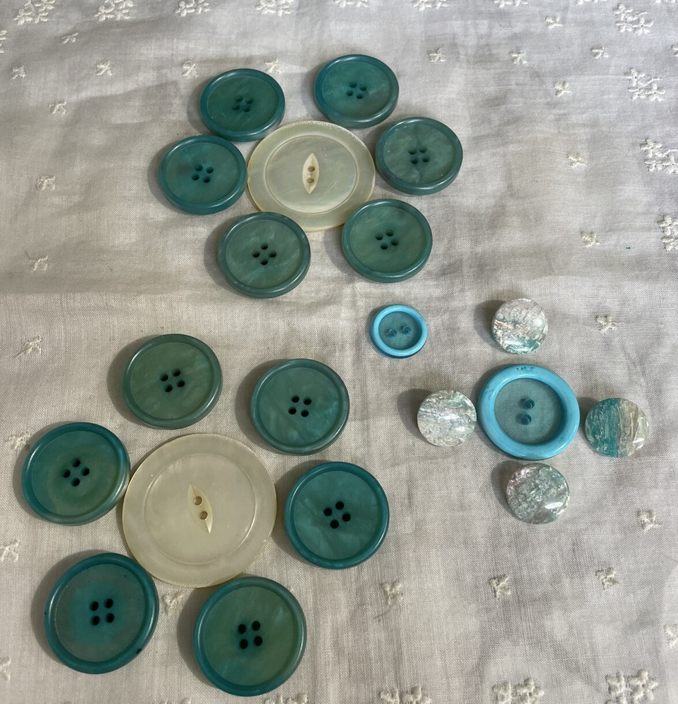 Plastic Mixed Shell Mop Lot Sewing Crafting Buttons Lot 9