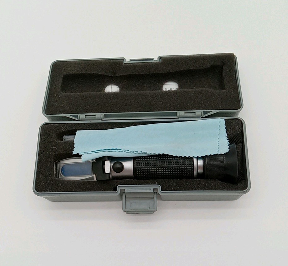 Portable Refractometer with Protective Case