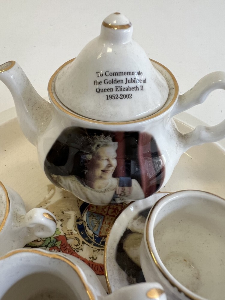 Commemorative Mini Tea Set for Queen Elizabeth !! from 2002