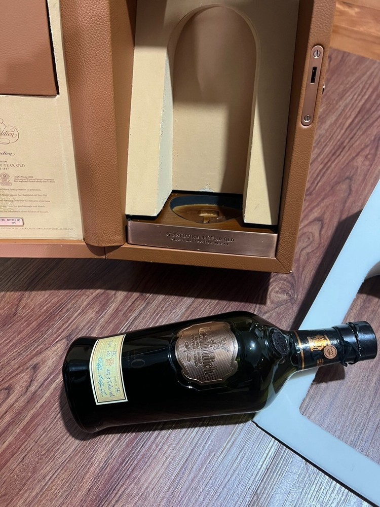 Empty bottle Glenfddich 40 Year