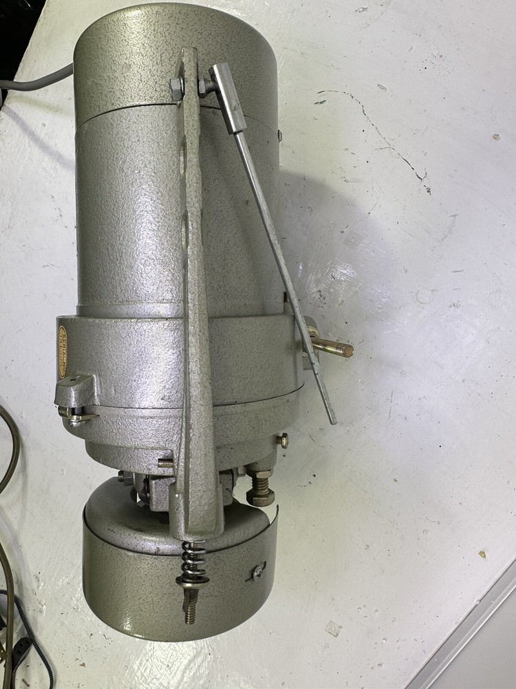 121L INDUSTRIAL CLUTCH MOTOR SEWING MACHINE TRANSMITTER TESTED