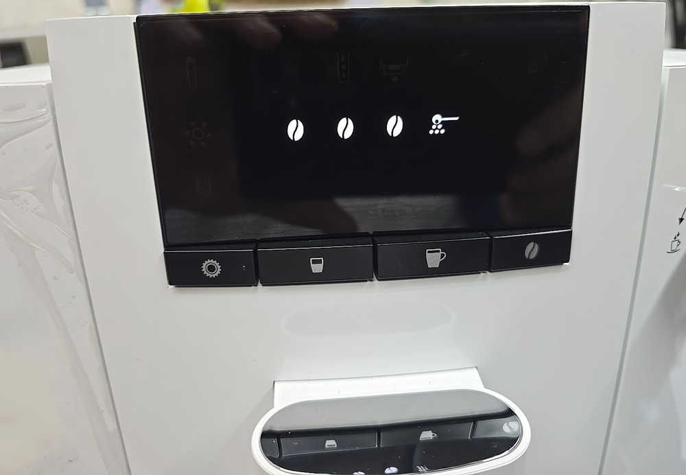 Jura E4 Automatic Espresso Machine Easy Operation Piano White