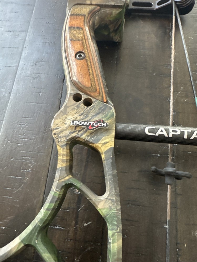 Bowtech Captain Rh 70 Lb Compound Bow