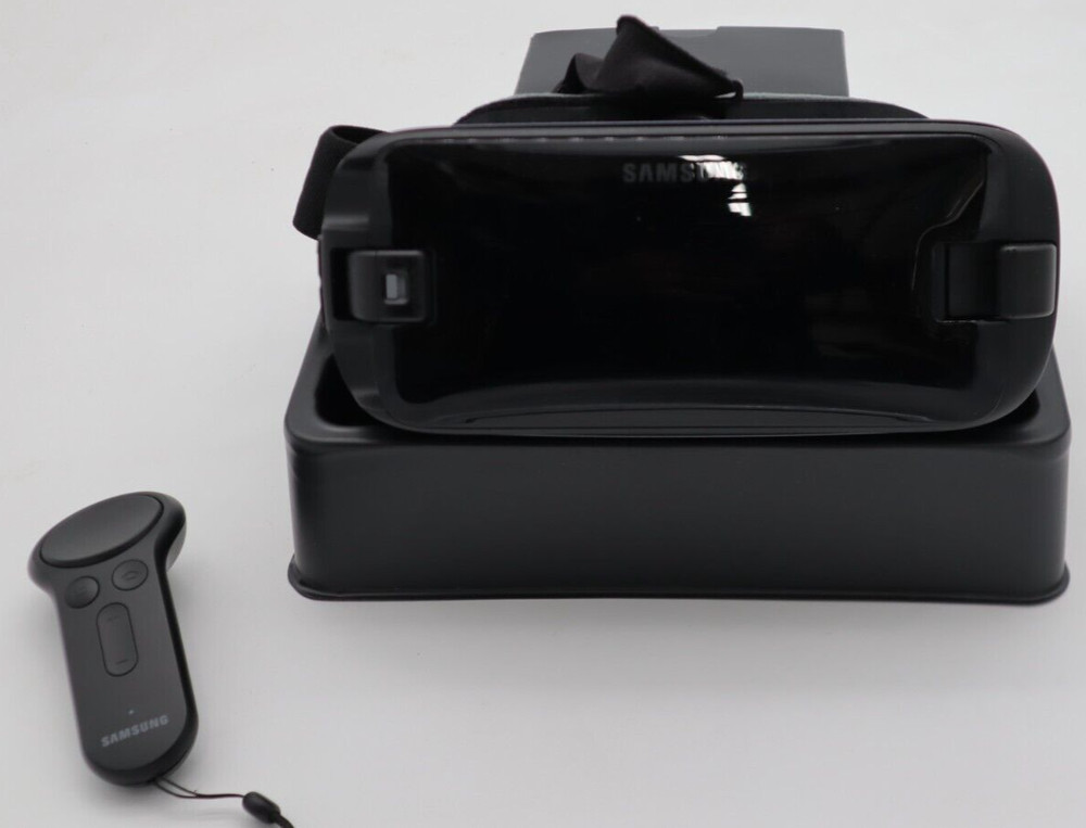 Virtual Reality Samsung SMR324 Gear VR with Controller - Black