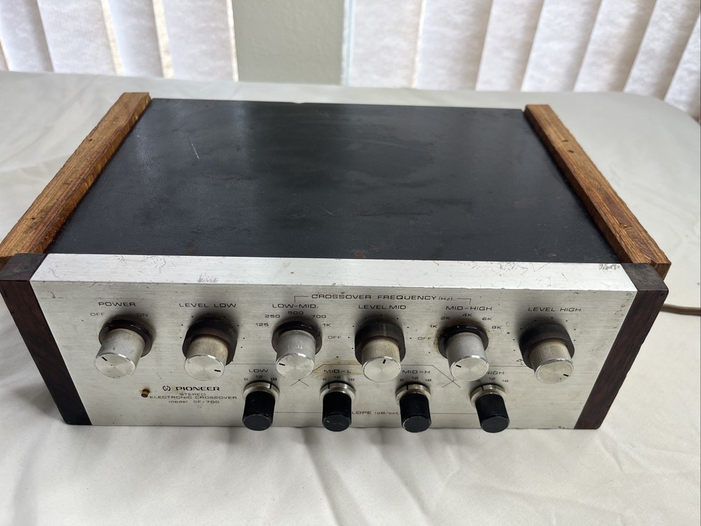Vintage Pioneer SF-700 Stereo Electronic Network Equalizer, Powers On