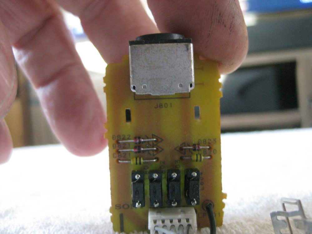 KEYBOARD INPUT JACK FOR A SONY CDP-CX270 CD CHANGER OEM PART