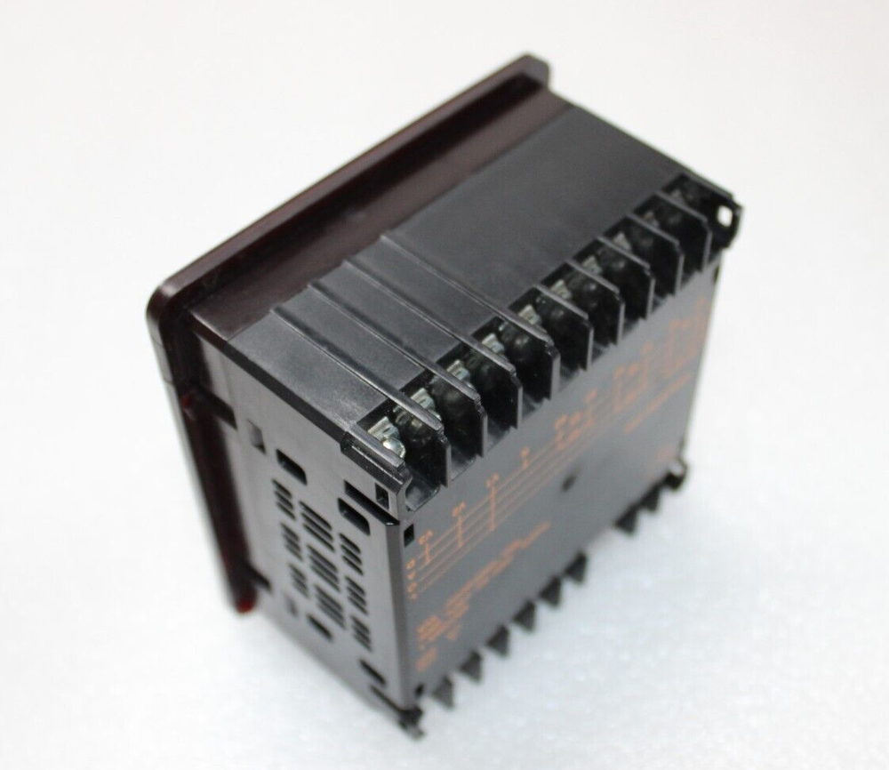 SELEC VAF39A-1 VOLTAGE AMPERE FREQUENCY METER