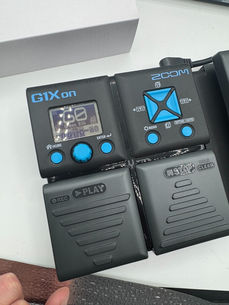 Zoom G1XON Multi Effects Guitar Pedal with Box - CLEAN