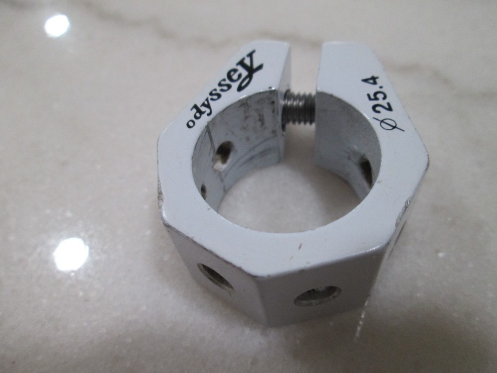 Odyssey seat post clamp 25.4 white