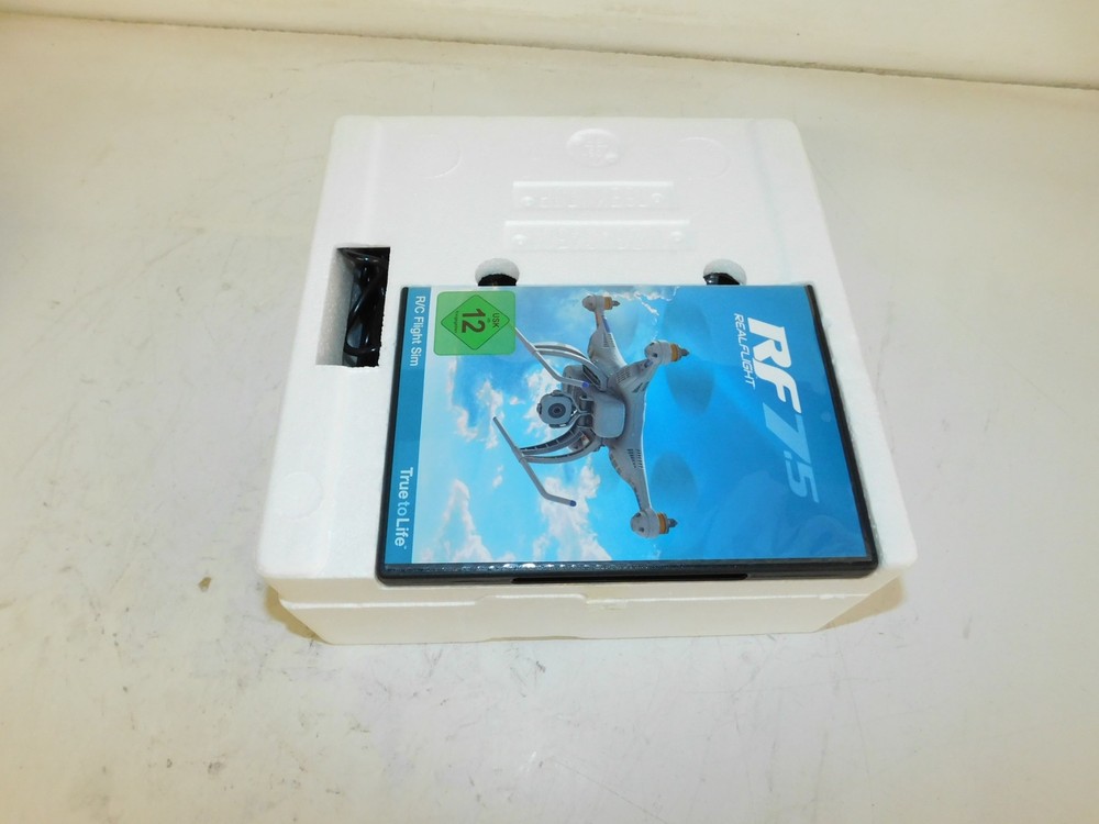 ^^ FUTABA RF 7.5 REALFLIGHT R/C FLIGHT SIMULATOR (LSP106)