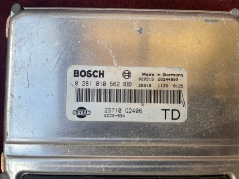 Nissan Cabstar Engine control unit BOSCHE ECCS - 834 0281010562