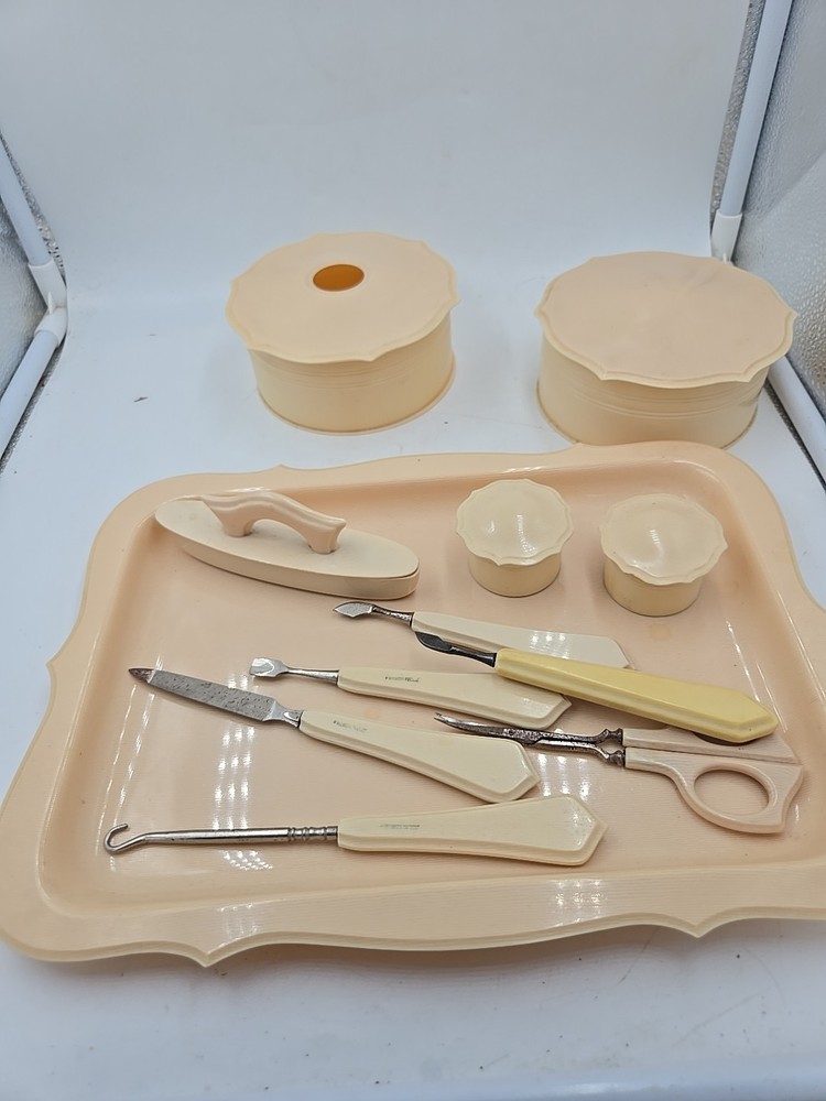 When Backlite Celiod   vanity set