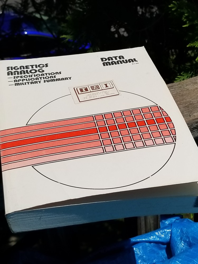 VINTAGE ELECTRONICS BOOK SIGNETICS ANALOG DATA MANUAL 1977
