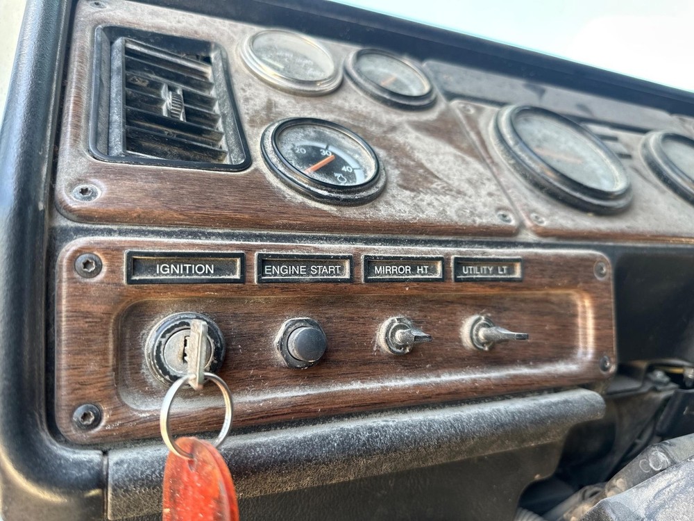 1988-2004 Freightliner FLD112 IGNITION Dash Panel - Used